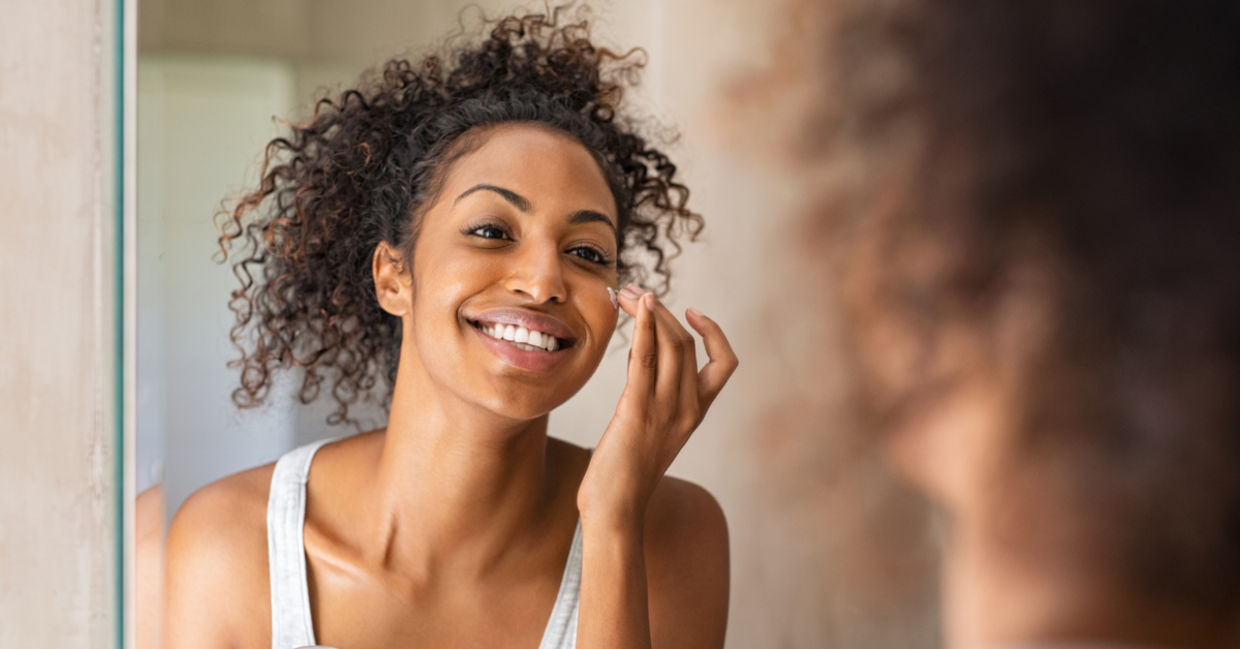 Moisturizing is one of argan oil benefits for faces. Moisturizing is one of argan oil benefits for faces.