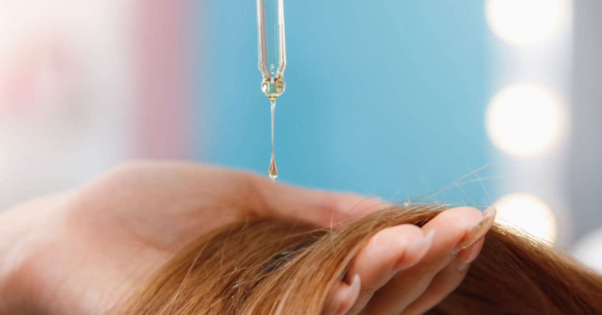 Argan oil benefits for hair and scalps can help control dandruff. Argan oil benefits for hair and scalps can help control dandruff.