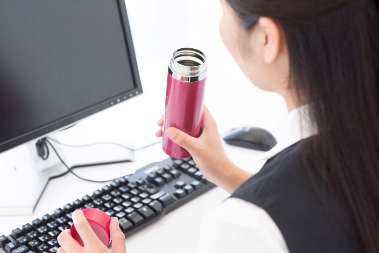Keep water on your desk. Keep water on your desk.