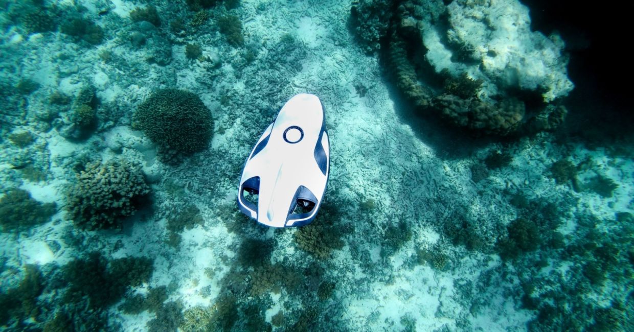 Underwater AUV explores the seabed.