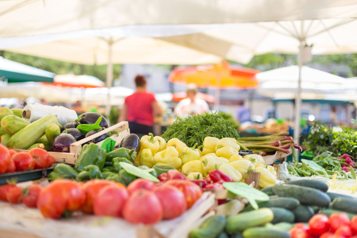 Stroll in a local farmers market to pick fresh ingredients. Stroll in a local farmers market to pick fresh ingredients.